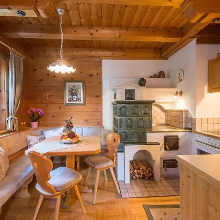 Bio-holzhaus Und Heimat *