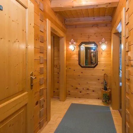 Bio-holzhaus Und Heimat *